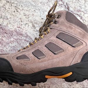 Sonoma men’s Tan hiking mid boots, 9M